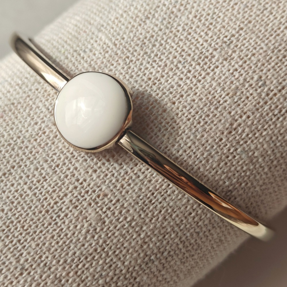 Gold Tone White Cabochon Minimalist Bangle Bracelet Circle Geometric Link Clasp